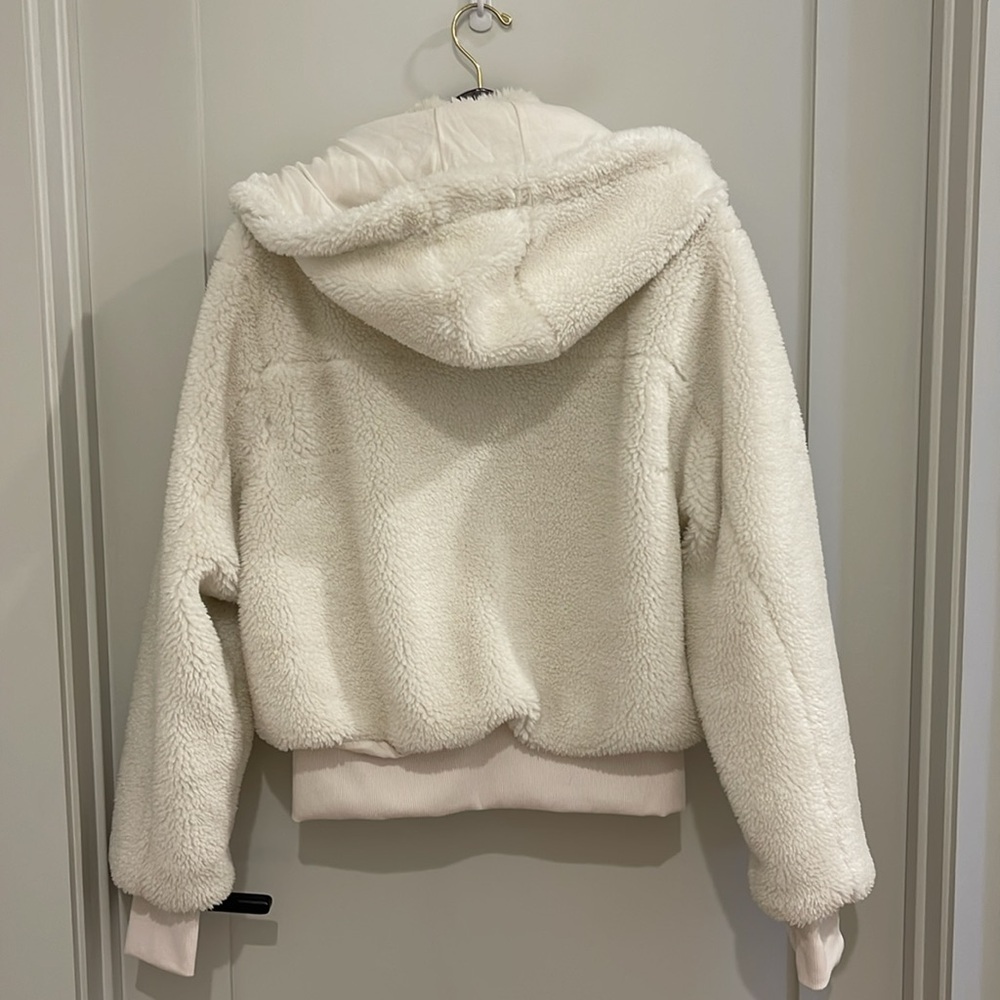 ALO Yoga Cream Sherpa Zip-Up Jacket - Picture 5 of 7